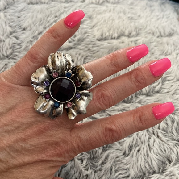 Beautiful silver tone flower 🌸 ring stretch band size 6.5 + - Picture 11 of 13